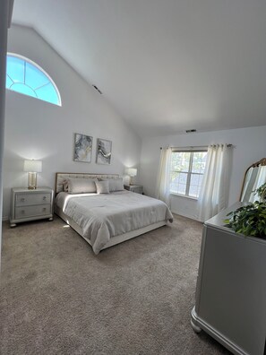 2 bedrooms, WiFi, bed sheets - Cozy Condo Near The Foot Hills With Mountain Views with attached 2 car garage (Denver)