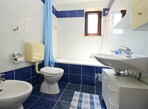 Apartment | Bathroom | Towels - Apartment With Scenic View (Porec)