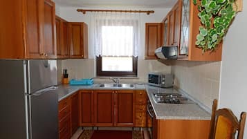 Apartment | Private kitchen | Cookware/dishes/utensils