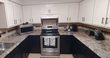 Charming 3-bedroom house in lovely McAllen with AC, WiFi, Swimming pool.