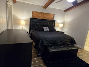 3 bedrooms, desk, iron/ironing board, free WiFi