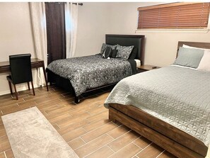 3 slaapkamers, een bureau, een strijkplank/strijkijzer, gratis wifi