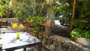 Apartamento, 2 habitaciones, fumadores, patio | Restaurante al aire libre