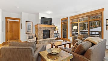Apartment (2 Bedrooms) | Front of property