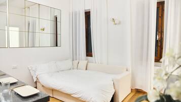 3 bedrooms, iron/ironing board, travel crib, free WiFi