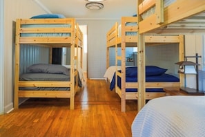 4 bedrooms, WiFi, bed sheets