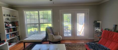 Smart-tv, tv-spel, dvd-spelare och böcker