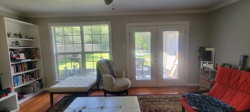 Cozy Home less than a mile away from TXST