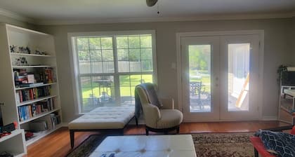 Cozy Home less than a mile away from TXST