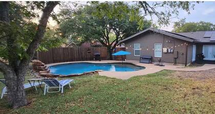 Cozy Home less than a mile away from TXST