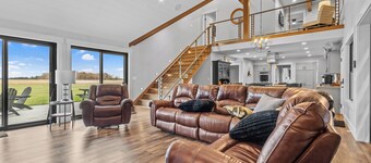 Aviation Getaway with Private Runway Access!