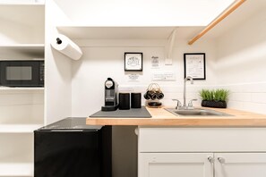 Microwave, coffee/tea maker - Cozy 1BR Guest Suite with Pool Near Westgate (Avondale)