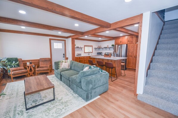 Smart TV, offices, printers - Charming Modern Amish Home l Family Friendly (Walnut Creek)
