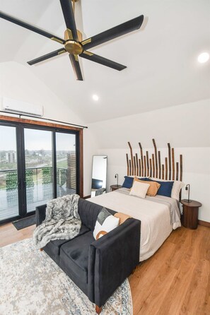 1 bedroom, desk, iron/ironing board, free WiFi - Luxury Honeymoon Suite Amazing Views Amish Country (Walnut Creek)