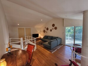 TV - Villa PERICA  for 10 people. Between lake and ocean. Free Wifi. (SOORTS HOSSEGOR)
