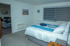 2 bedrooms, desk, iron/ironing board, WiFi