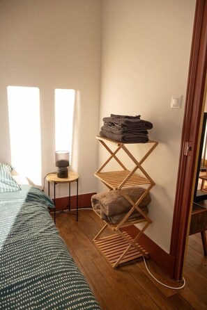 1 chambre, lit parapluie, Wi-Fi gratuit, draps fournis