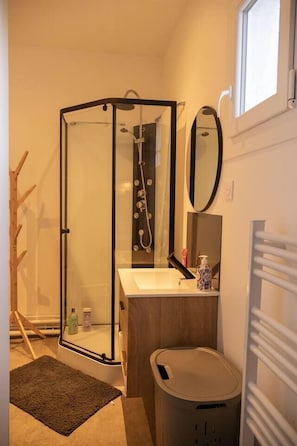 Hair dryer - 3 rooms flat with garden next to the train station (Nevers)