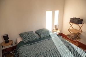 1 chambre, fer et planche à repasser, lit parapluie, Wi-Fi