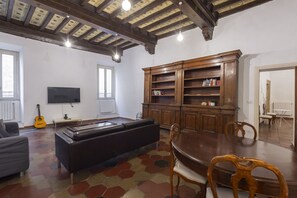 Flat-screen TV, fireplace