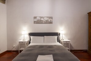3 bedrooms, desk, iron/ironing board, WiFi
