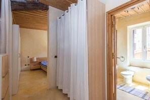 Dusche, Haartrockner, Bidet
