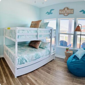 3 habitaciones, tabla de planchar con plancha, wifi y ropa de cama 