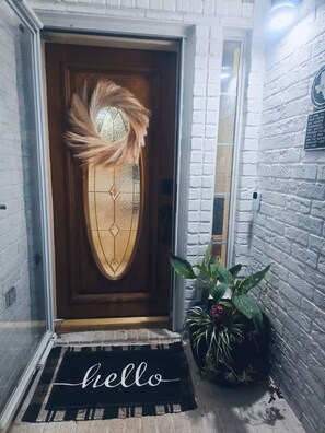 Interior - Charming 4-bedroom house in the gated lake community, April Sound!  (Montgomery)