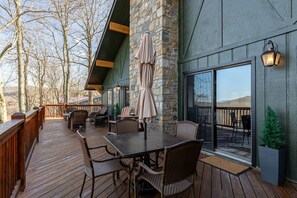 Outdoor dining - Modern Mountain Home with Hot Tub (Beech Mountain)