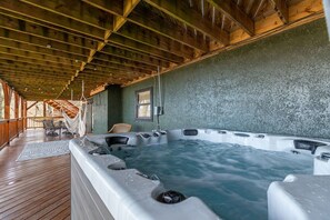 Terrace/patio - Modern Mountain Home with Hot Tub and Views (Beech Mountain)