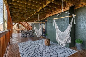 Outdoor dining - Modern Mountain Home with Hot Tub and Views (Beech Mountain)