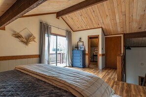 5 bedrooms, desk, free WiFi, bed sheets - Modern Mountain Home with Hot Tub (Beech Mountain)