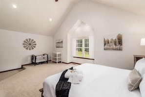 5 chambres, bureau, fer et planche à repasser, lit parapluie