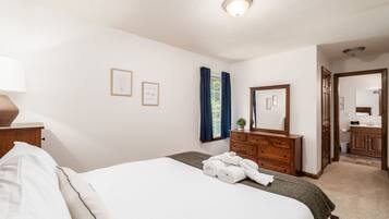 5 chambres, bureau, fer et planche à repasser, lit parapluie