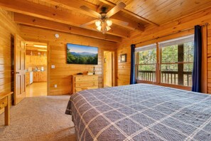 4 bedrooms, iron/ironing board, free WiFi, bed sheets - Theater Room 🎬 85” TV | Hot Tub | Pool Table | Mountain Views | Near Parkway | Sleeps 12 (Pigeon Forge)