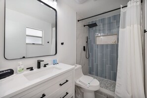 ヘアドライヤー、タオル