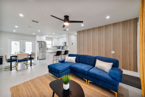 Basketball + Firepit + 20mi to Disney + in dwtn!