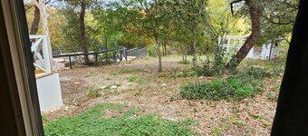 Charming studio in delightful Spring Branch for a quick, tranquil stay.