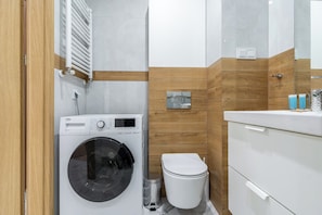 Dusche, Haartrockner, Handtücher