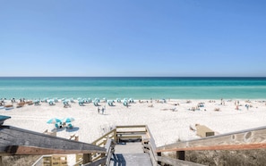 บนชายหาด