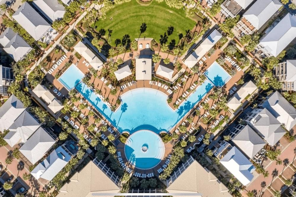 Walk to Seacrest Beach, Resort Pool Modern 3bdr Free Wheelin by Avantstay - Rosemary Beach, FL