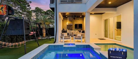 Casa (Multiple Bedrooms) | Vista frontal de la propiedad