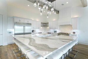 Interior - 30A Serenity Skies by Avantstay Sleeps 19 Pool + Golf Cart (Santa Rosa Beach)