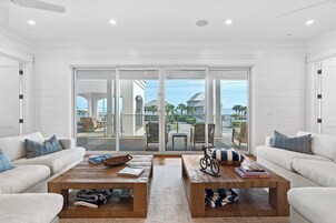 House (6 Bedrooms) | Interior