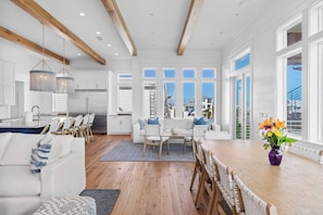 House (6 Bedrooms) | Interior
