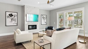 Interior - Sea Dweller by Avantstay Rooftop Spa + Gulf View Golf Cart, Pool (Panama City Beach)