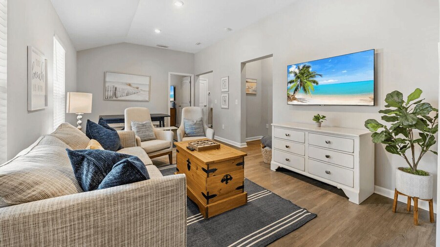 Ocean Oasis by Avantstay Block to Beach West Pcb, Pet-friendly