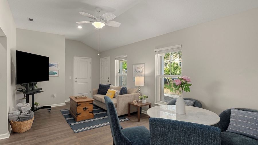 Ocean Oasis by Avantstay Block to Beach West Pcb, Pet-friendly
