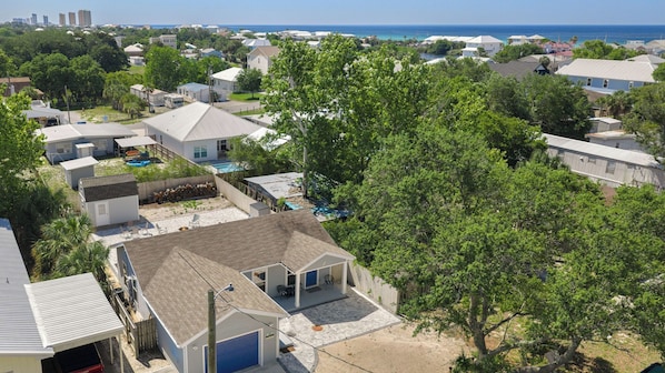 A residential area with houses, a swimming pool, and a view of the ocean.