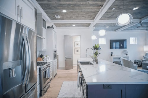 Beauty and the Beach by Avantstay Rooftop w/ Gulf Views, Pool Access